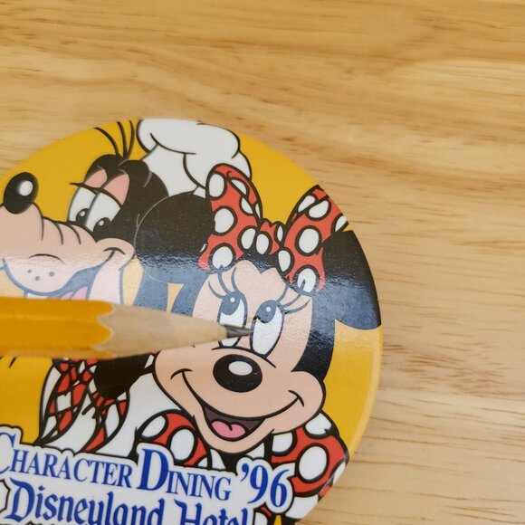 Disneyland Hotel Character Dining 1996 Button Featuring Goofy And Minnie Mouse - Picture 4 of 5
